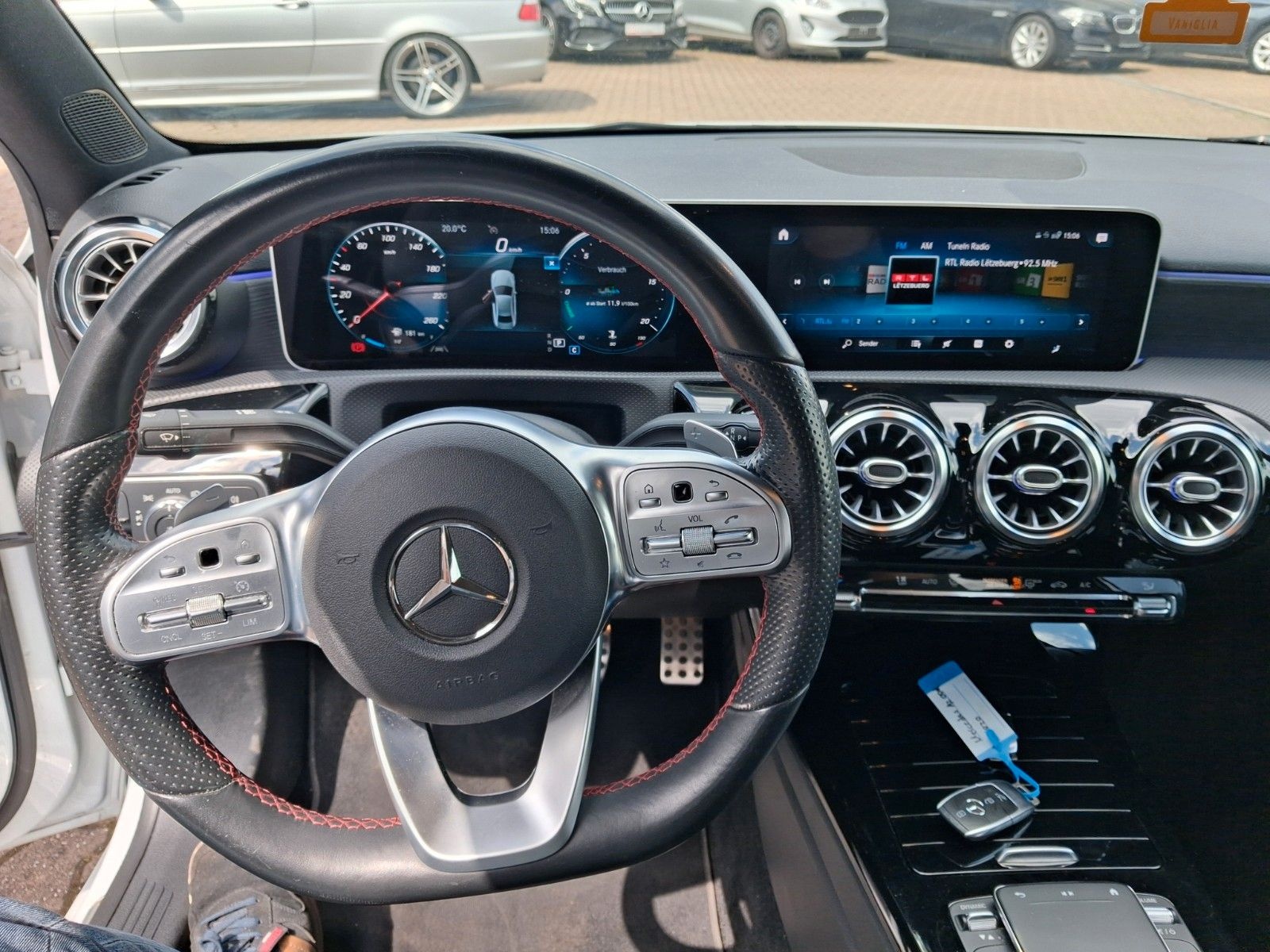 Mercedes-Benz A 200d Limo AMG Navi Pano Alcantara DIG LED foto 9