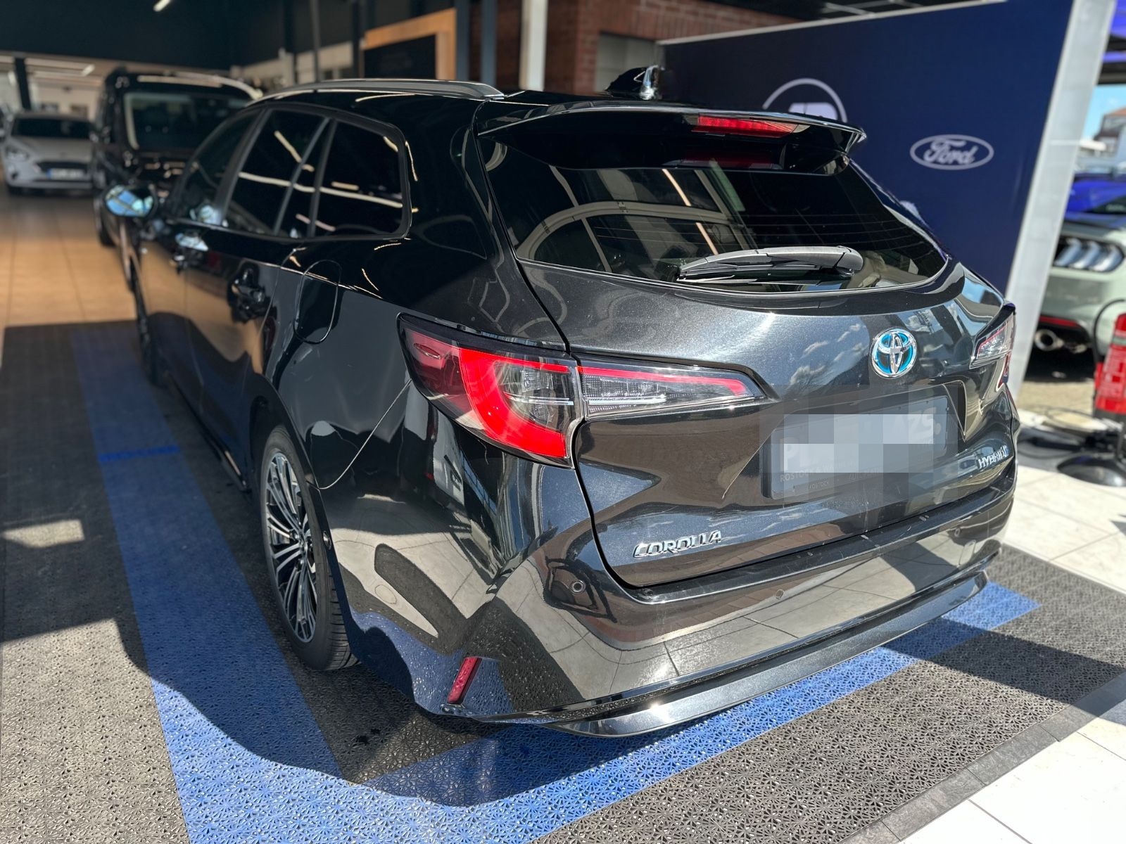 Toyota Corolla Touring Sports Hybrid Team D foto 7