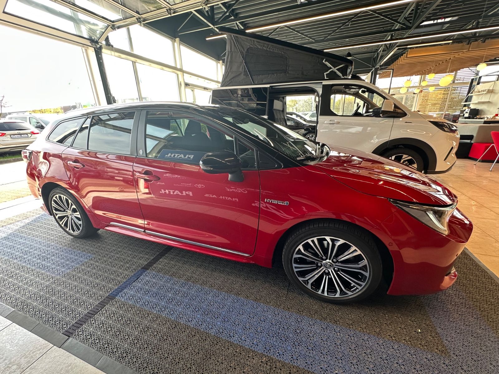 Toyota Corolla Touring Sports Hybrid Team D foto 4