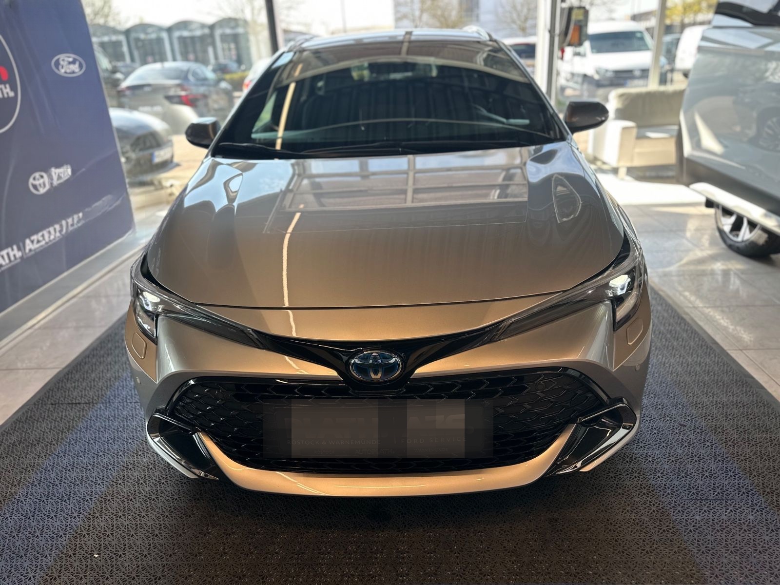 Toyota Corolla Touring Sports Hybrid Style foto 2