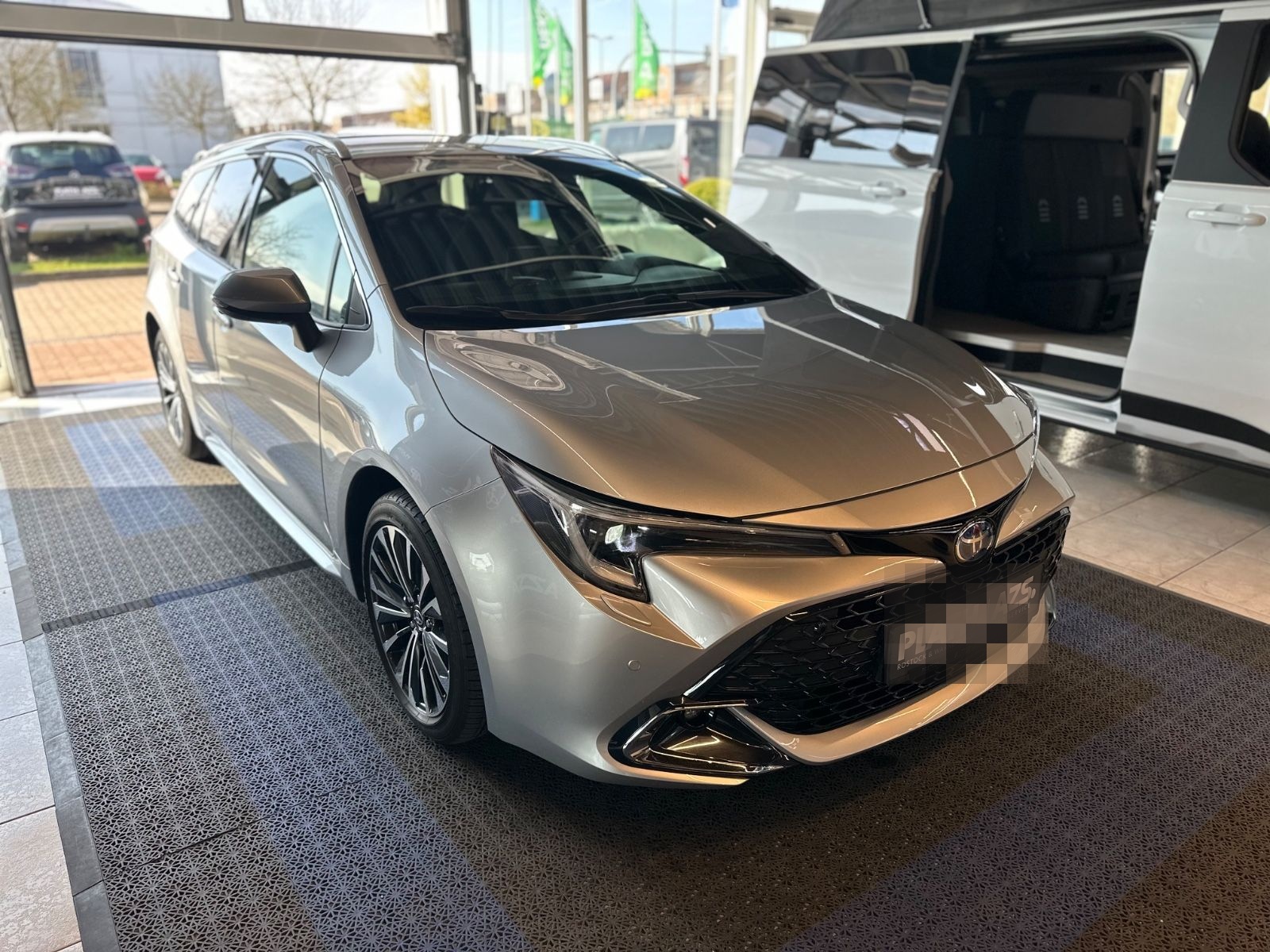 Toyota Corolla Touring Sports Hybrid Style foto 3