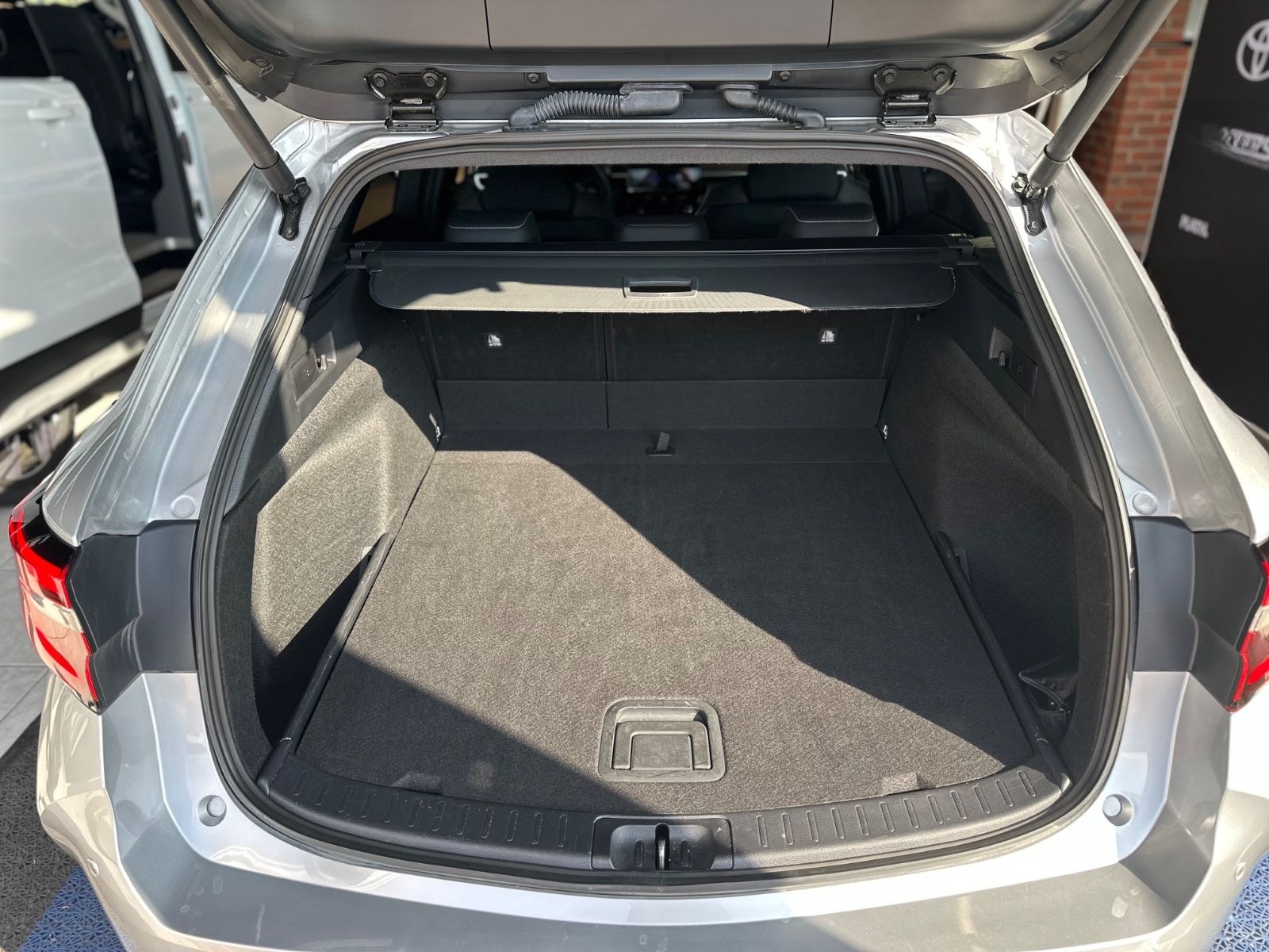 Toyota Corolla Touring Sports Hybrid Style foto 25