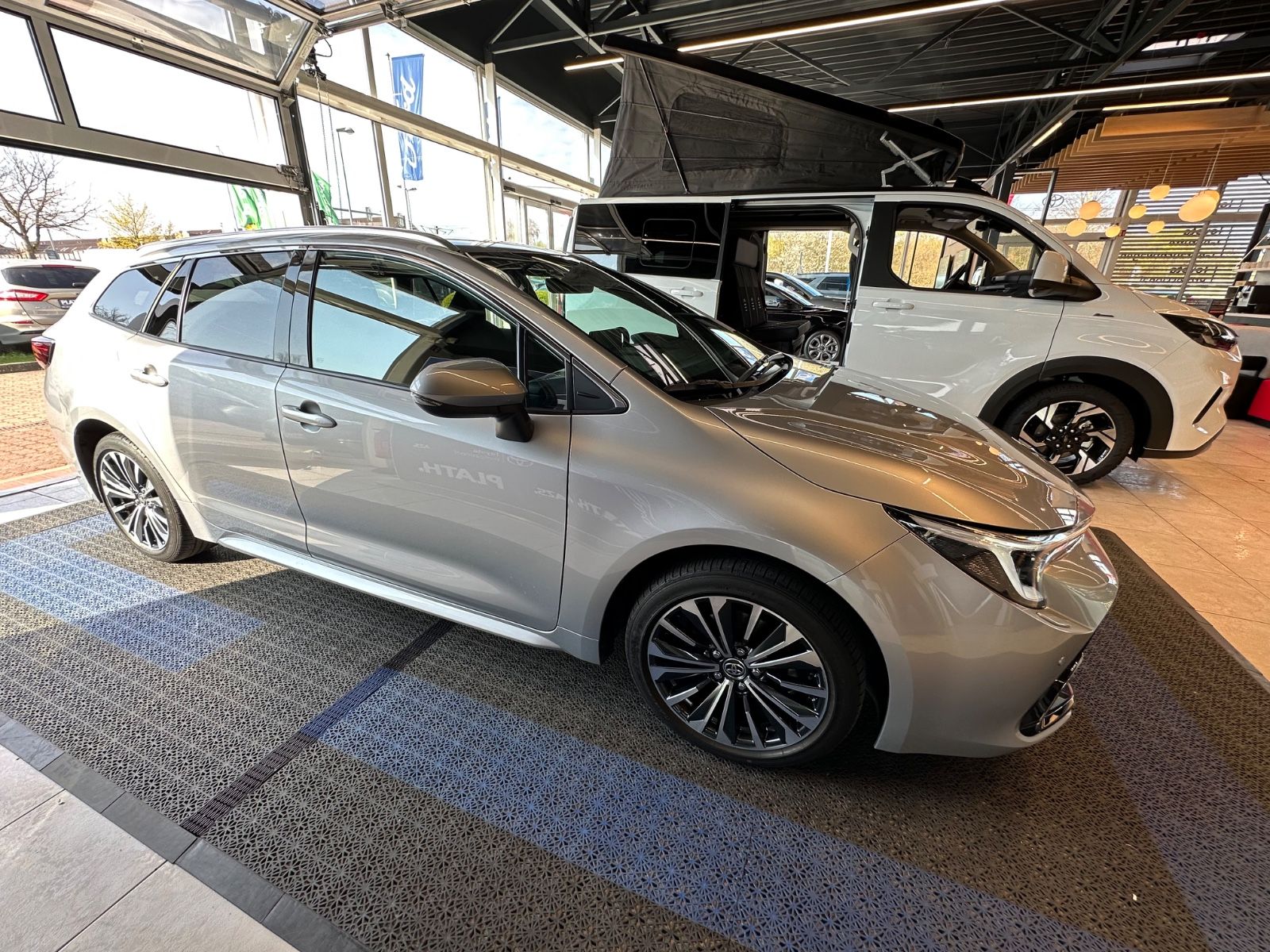 Toyota Corolla Touring Sports Hybrid Style foto 4