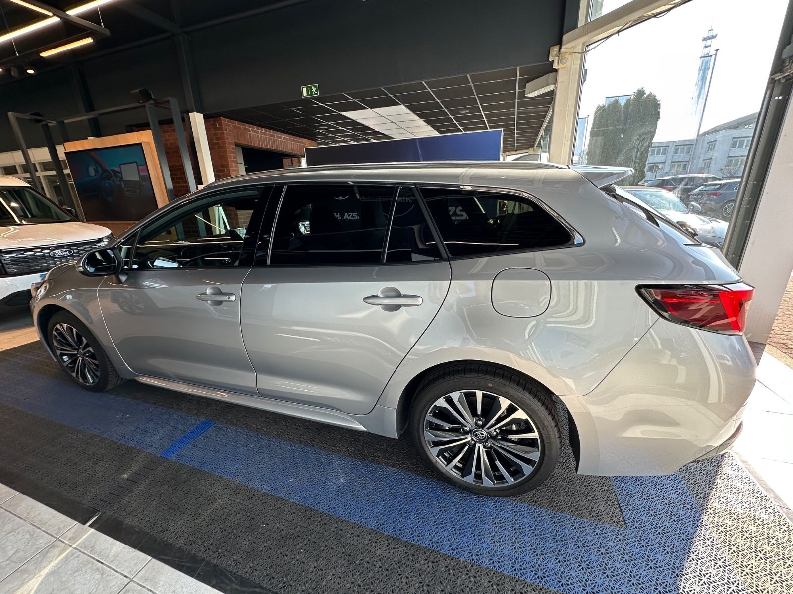 Toyota Corolla Touring Sports Hybrid Style foto 8