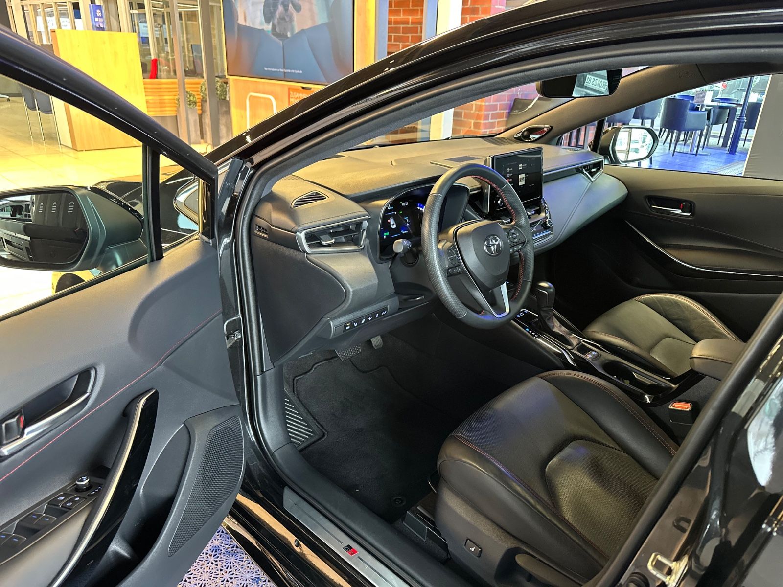 Toyota Corolla Touring Sports GR Sport Black Edition foto 11