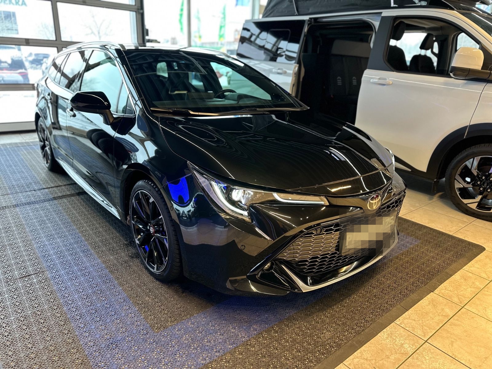 Toyota Corolla Touring Sports GR Sport Black Edition foto 3