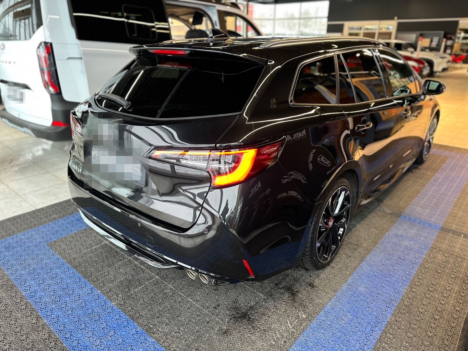 Toyota Corolla Touring Sports GR Sport Black Edition foto 5