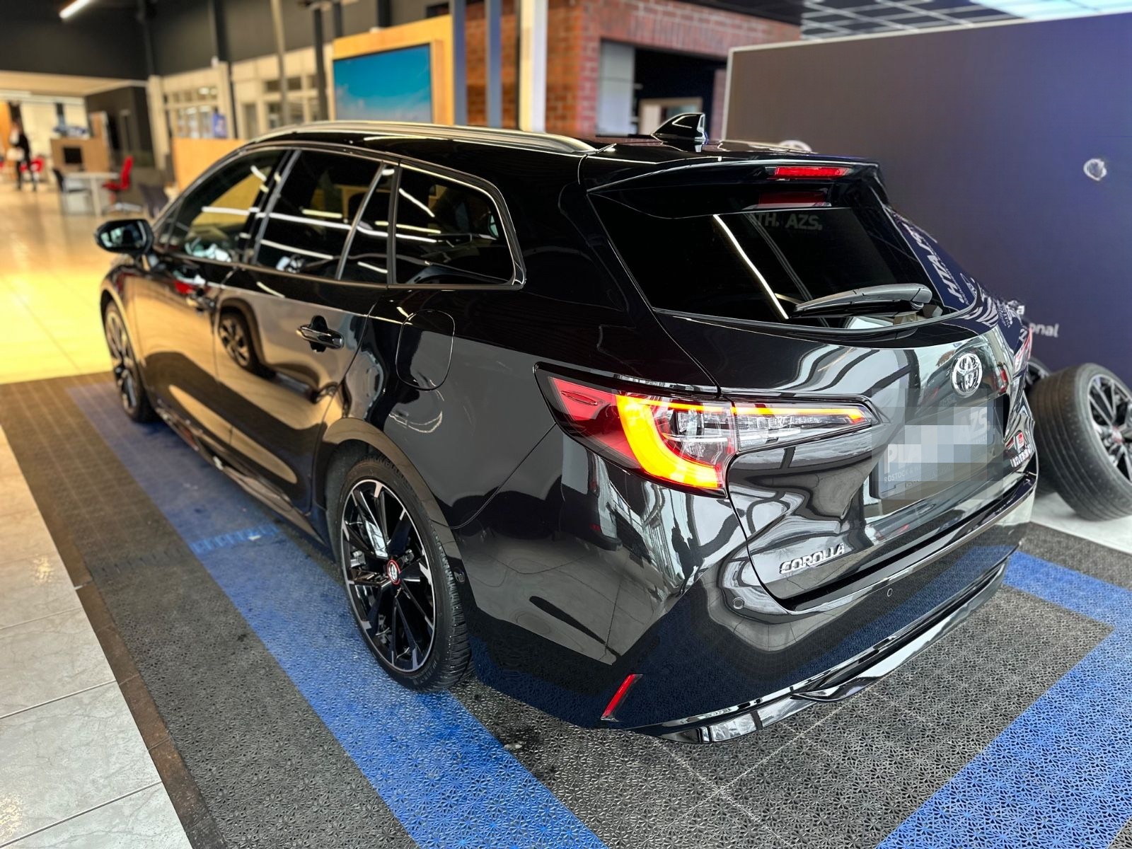 Toyota Corolla Touring Sports GR Sport Black Edition foto 7