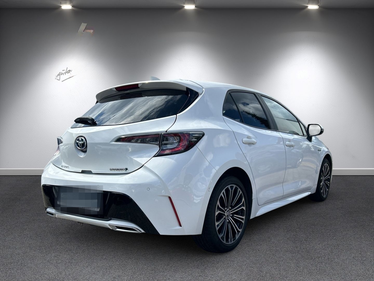 Toyota Corolla Hybrid 2.0 L Hyb. 5-Tg. Club LED ACC Meh foto 2