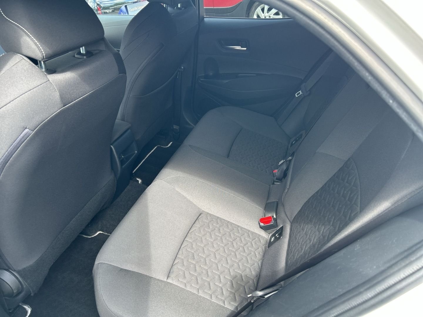 Toyota Corolla Hybrid 2.0 L Hyb. 5-Tg. Club LED ACC Meh foto 11
