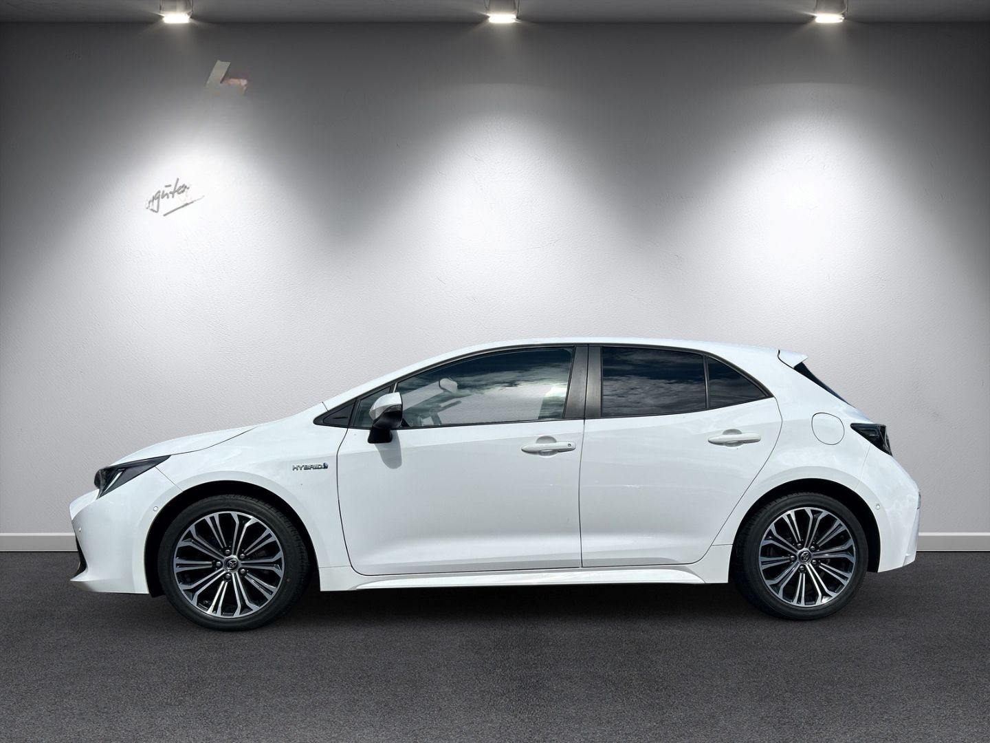 Toyota Corolla Hybrid 2.0 L Hyb. 5-Tg. Club LED ACC Meh foto 3