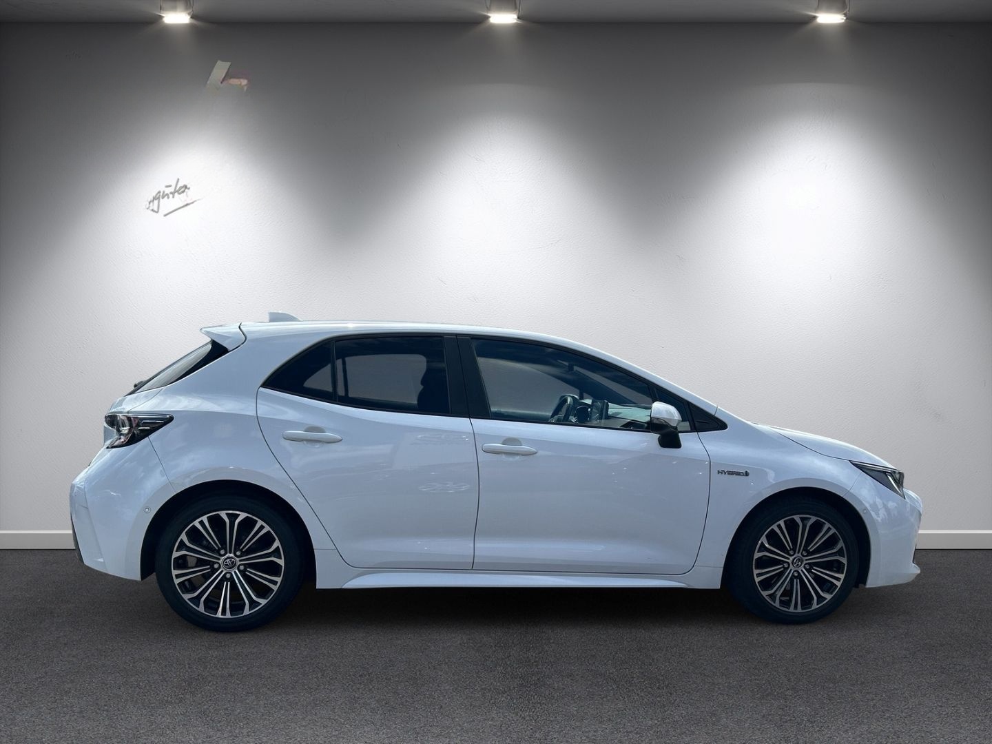 Toyota Corolla Hybrid 2.0 L Hyb. 5-Tg. Club LED ACC Meh foto 4