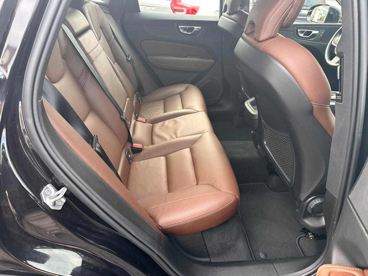 Volvo XC 60 B4 AWD Momentum Pro ACC BLIS Kamera Leder foto 15