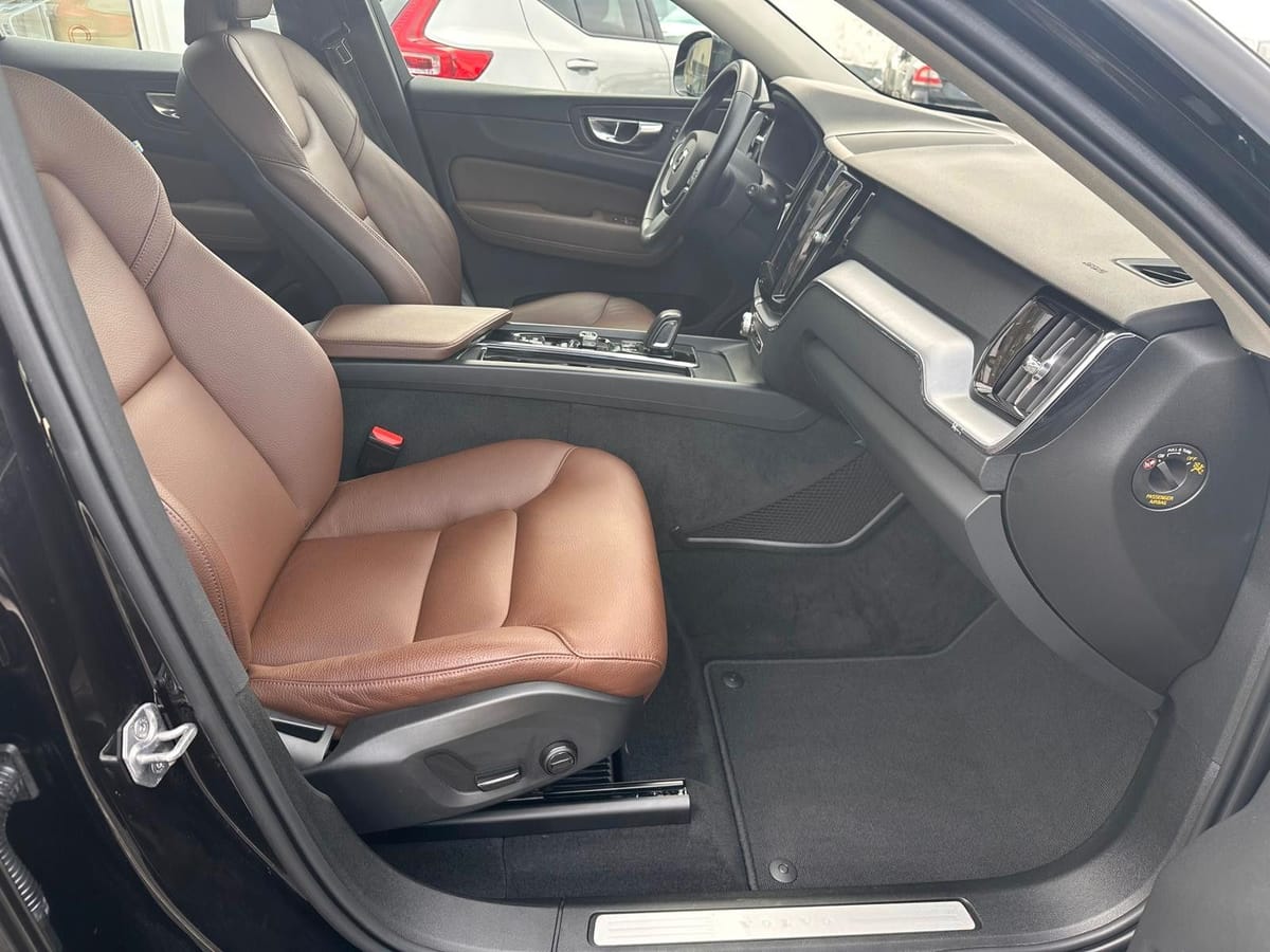 Volvo XC 60 B4 AWD Momentum Pro ACC BLIS Kamera Leder foto 16