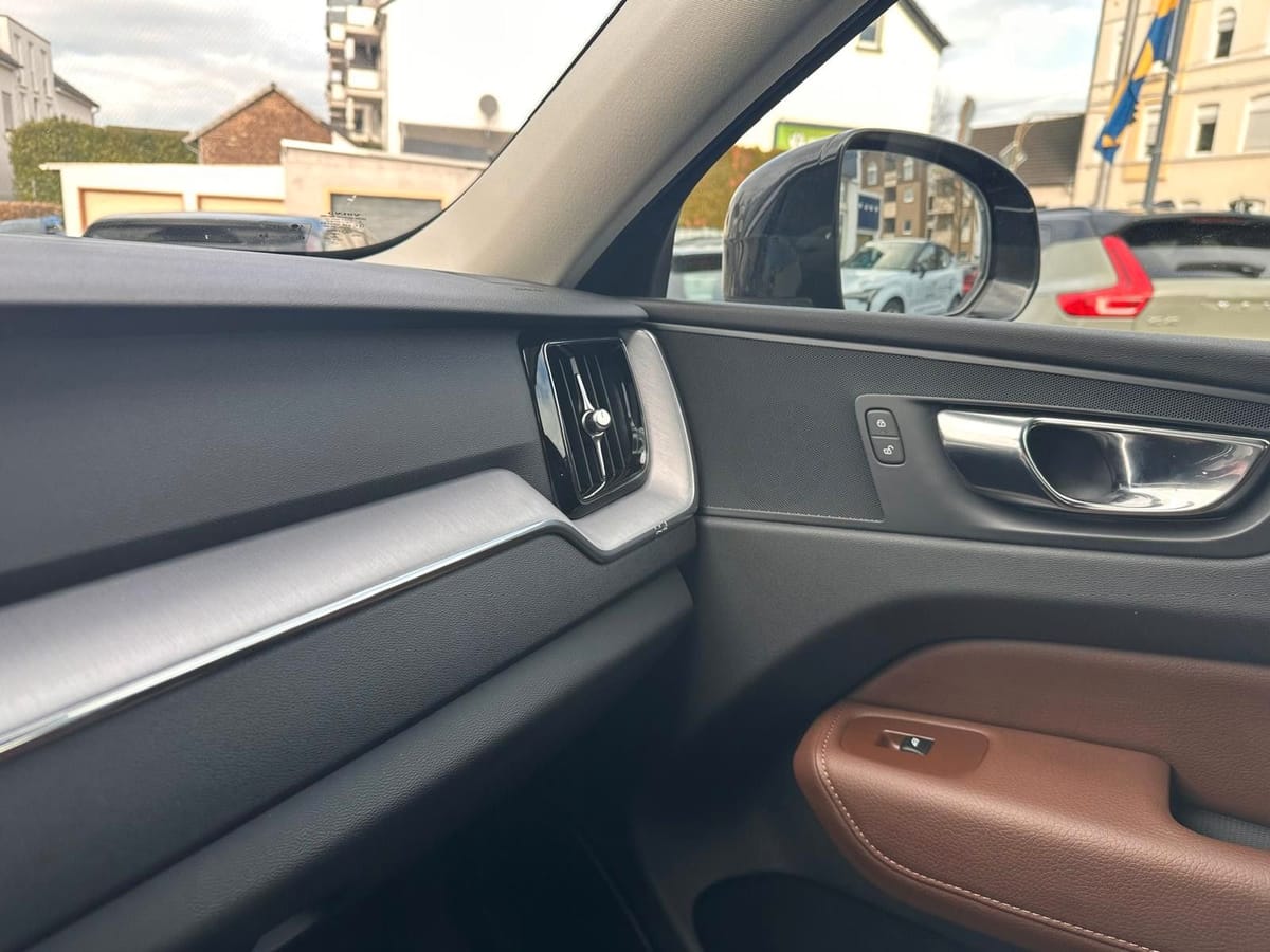 Volvo XC 60 B4 AWD Momentum Pro ACC BLIS Kamera Leder foto 22