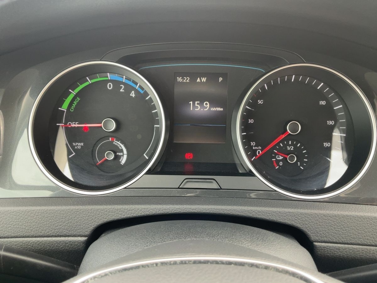 Volkswagen Golf VII e-Golf LED+NAV+APP+2xPDC+MFA+MFL+LM16" foto 16
