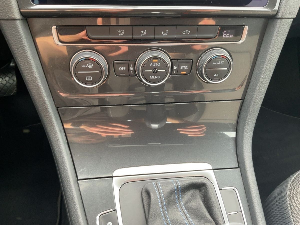 Volkswagen Golf VII e-Golf LED+NAV+APP+2xPDC+MFA+MFL+LM16" foto 18