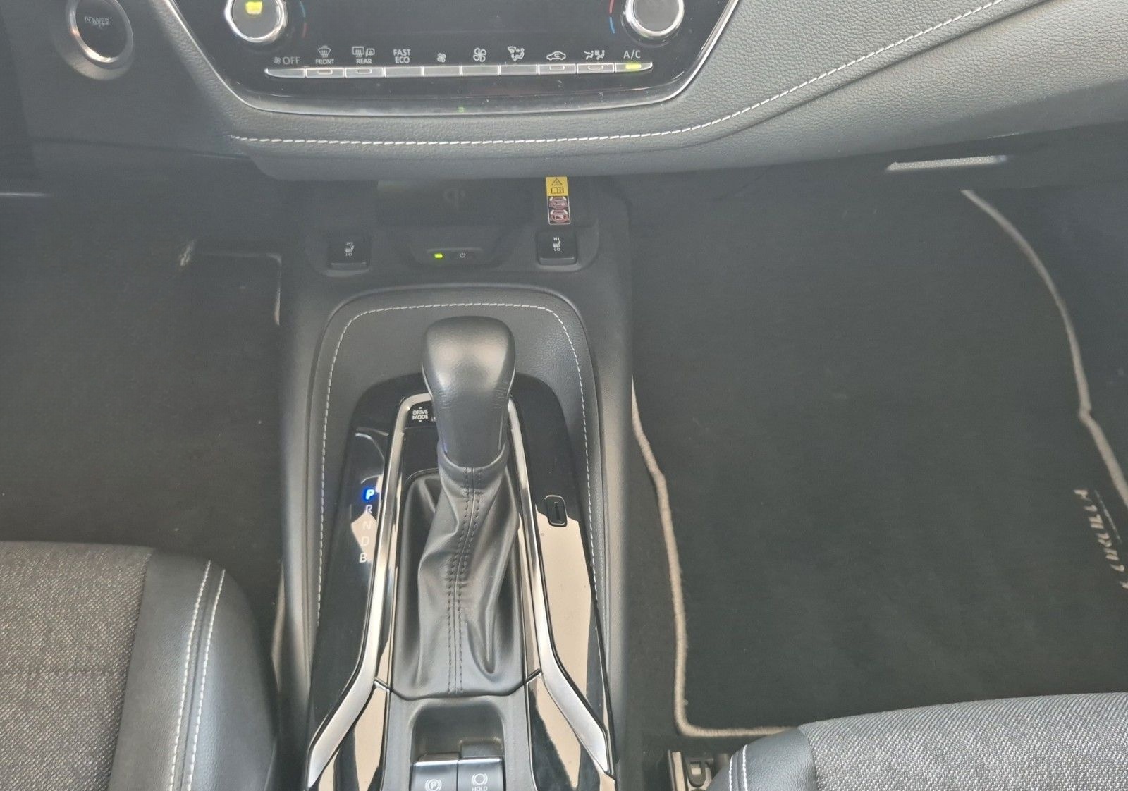Toyota Corolla TS Hybrid Team D Navi Carplay PDC LED foto 15