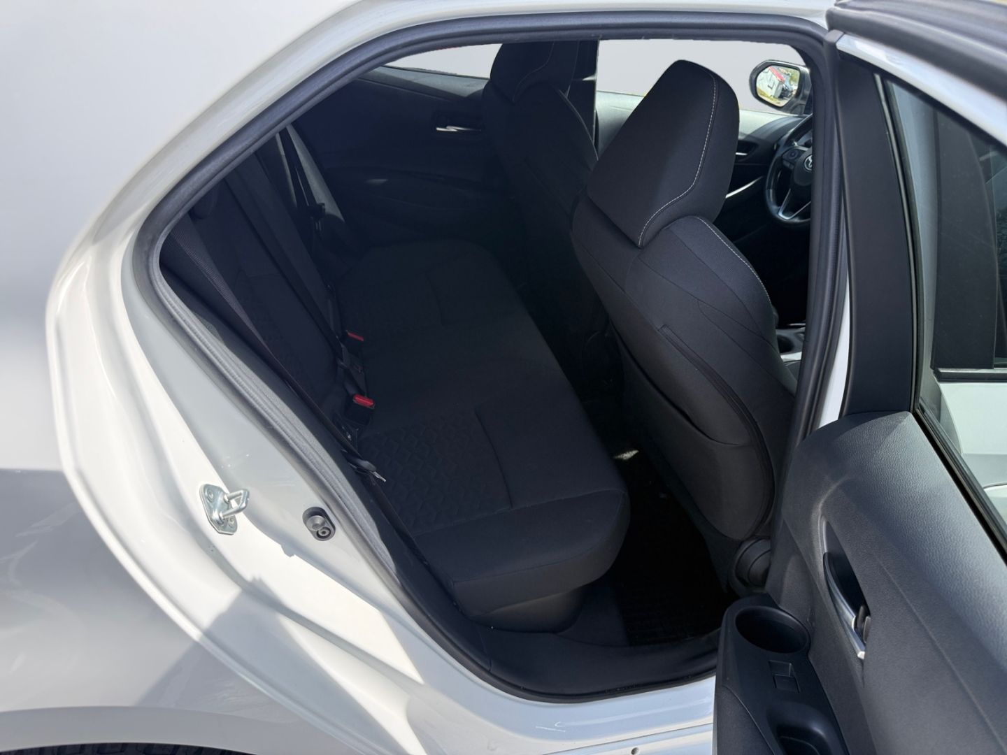 Toyota Corolla 1.8 Hybrid Club *LED*SHZ*Cam*SmartKey*PD foto 17
