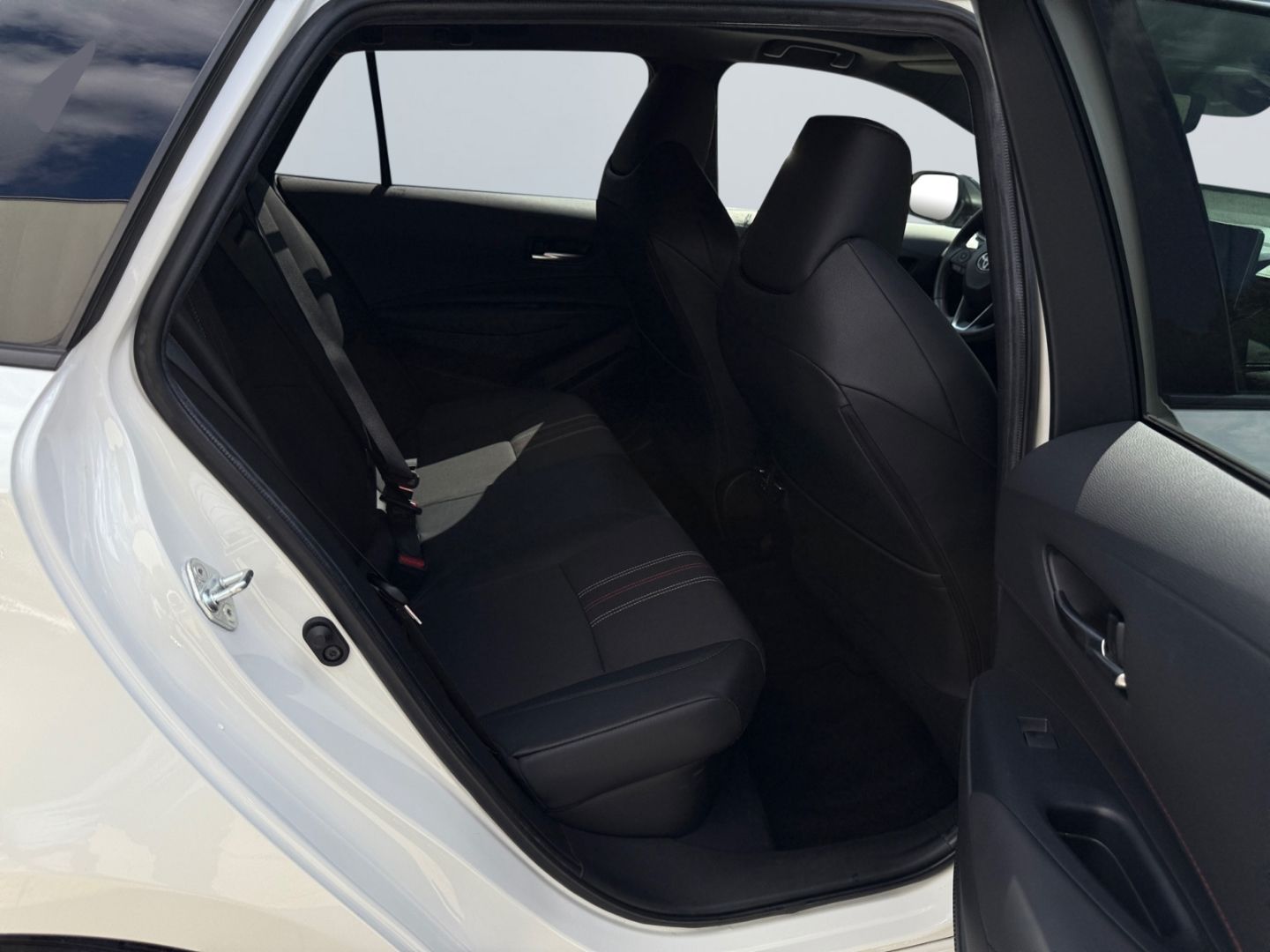 Toyota Corolla 2.0 Hybrid TS GR Sport *Bi-LED*Pano*AHK* foto 15
