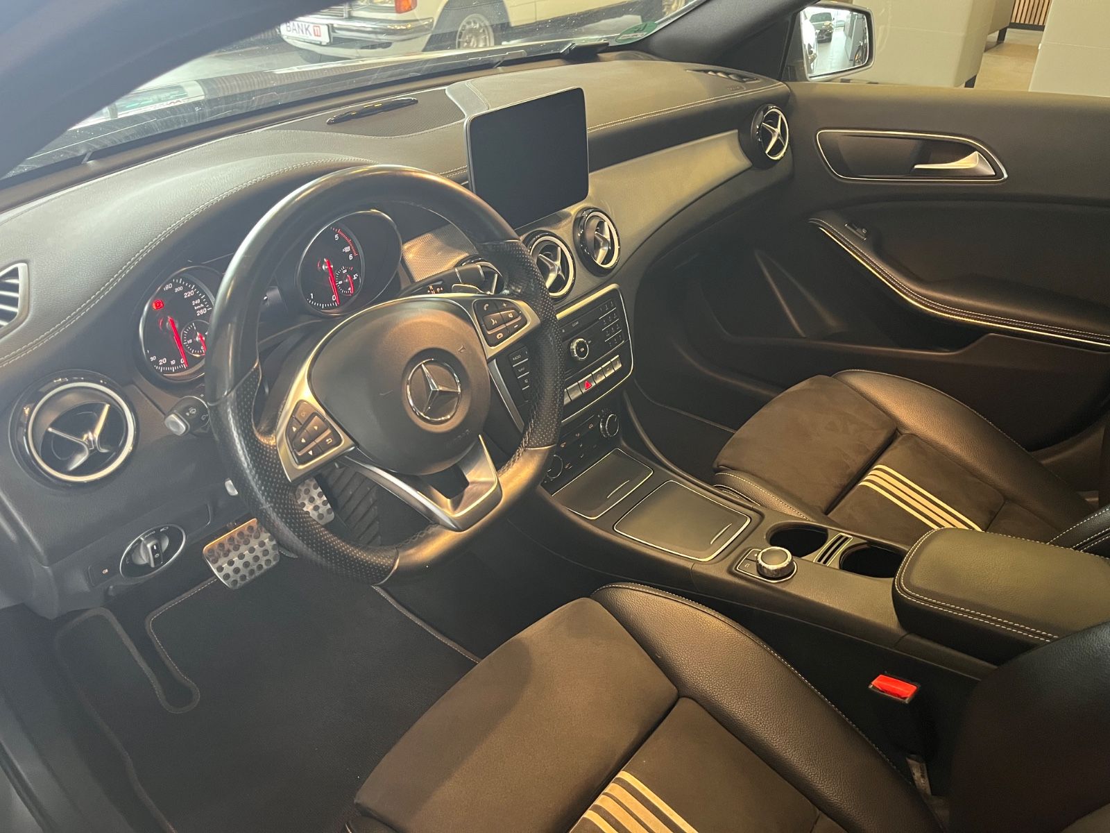 Mercedes-Benz A 220 AMG-Line Edition - Pano - LED foto 9