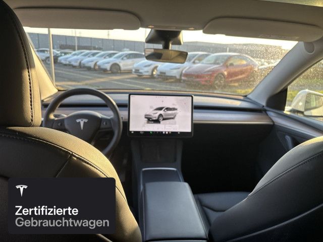 Tesla Model Y Rear-Wheel Drive foto 14