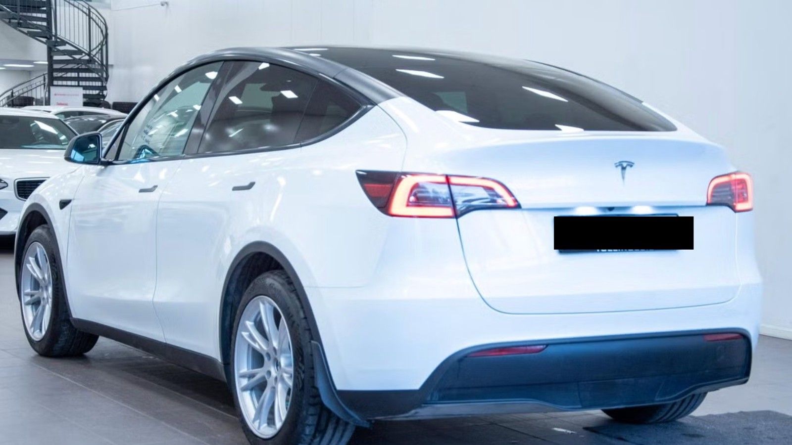 Tesla Model Y RWD *PANO* foto 2