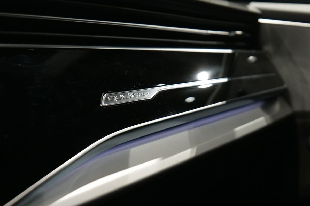 Audi Q8 50 TDI quattro Luft Panorama HUD AHK foto 23