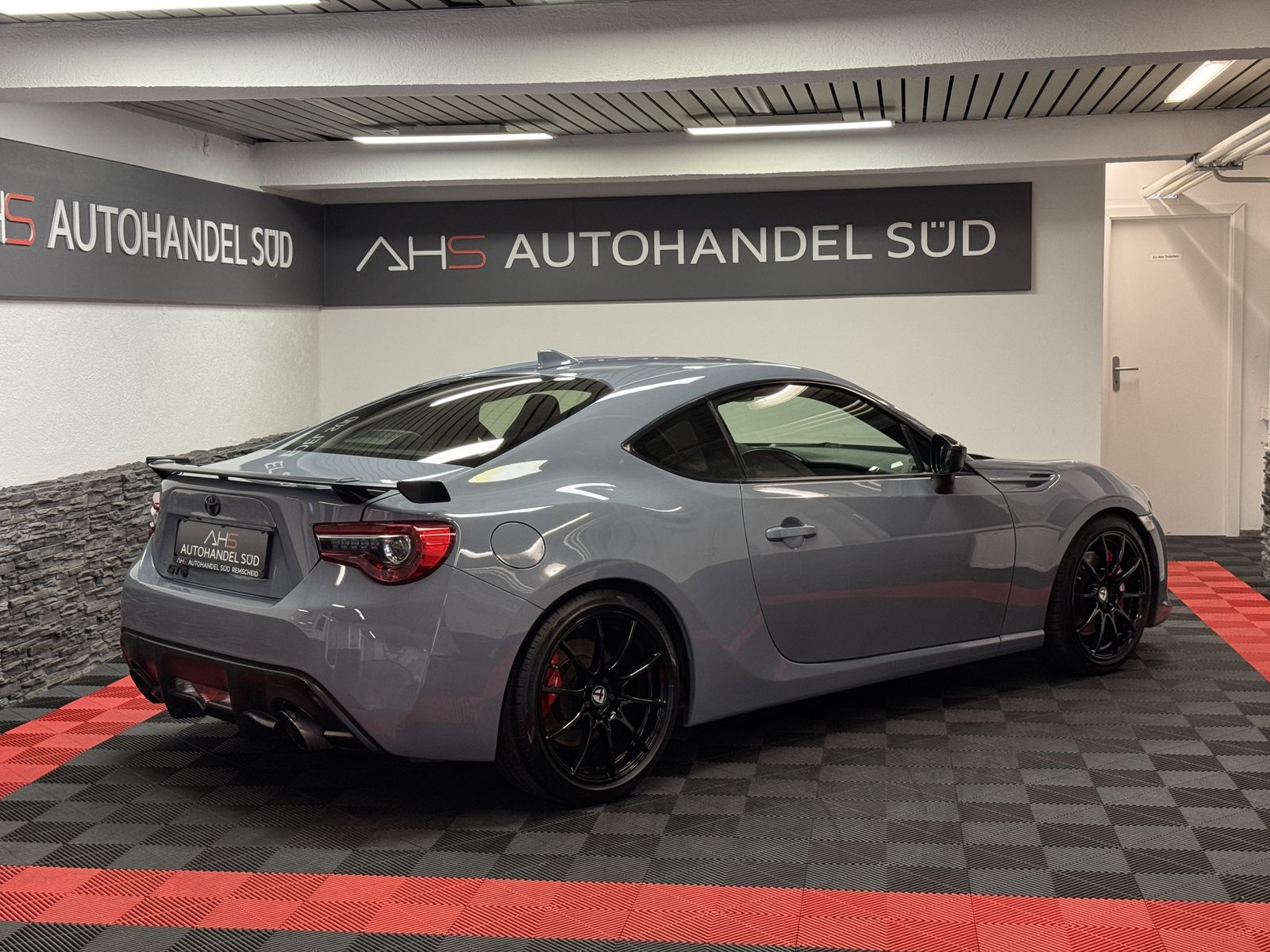 Toyota GT86 Shark Grey MILLTEK TOMASON SHZ BREMBO foto 4