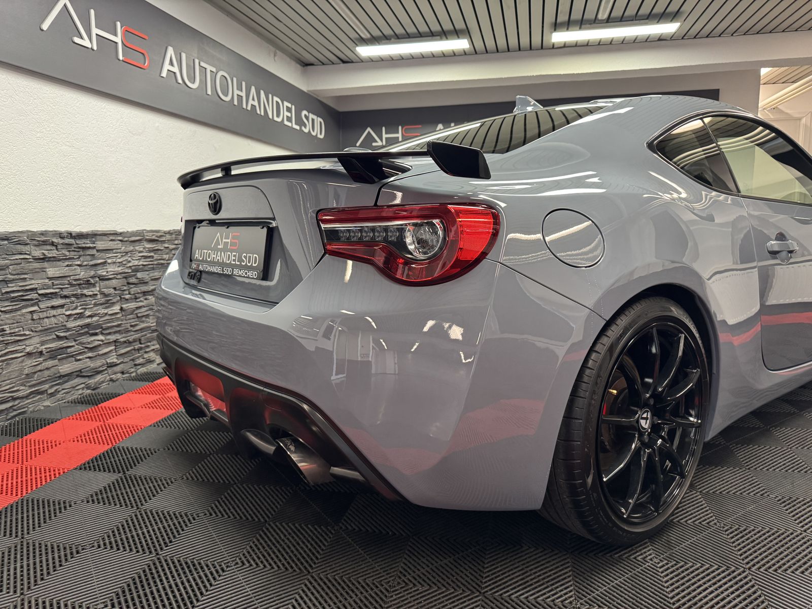 Toyota GT86 Shark Grey MILLTEK TOMASON SHZ BREMBO foto 5