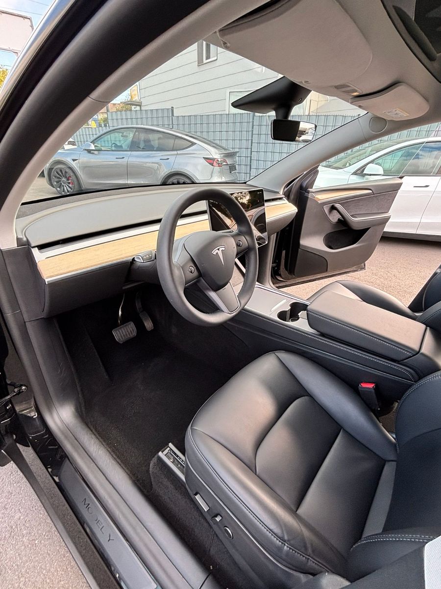 Tesla Model Y Basis RWD # black # AHK # MWST. foto 15