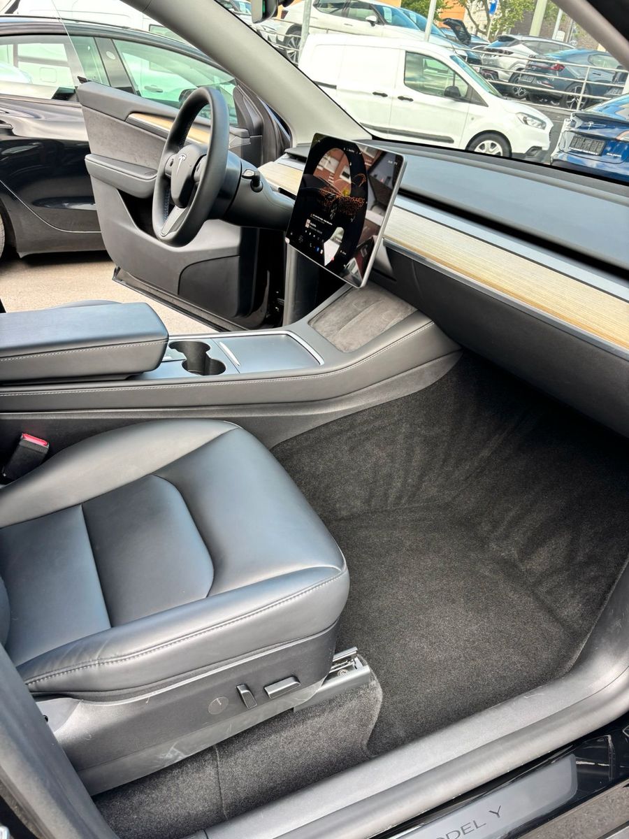 Tesla Model Y Basis RWD # black # AHK # MWST. foto 18