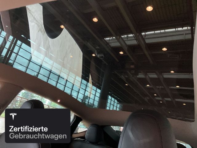 Tesla Model Y Rear-Wheel Drive foto 18