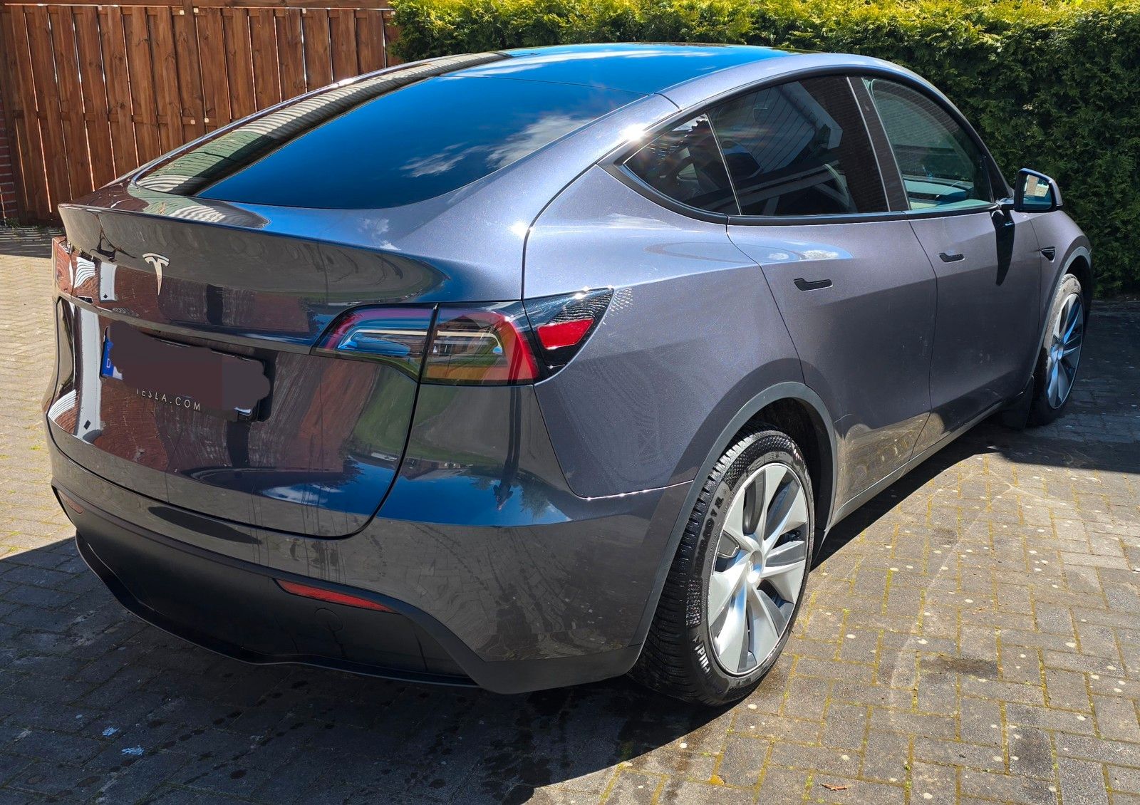 Tesla Model Y Hinterradantrieb RWD Midnight Silver foto 2
