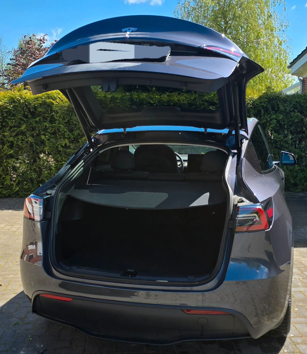 Tesla Model Y Hinterradantrieb RWD Midnight Silver  foto 11