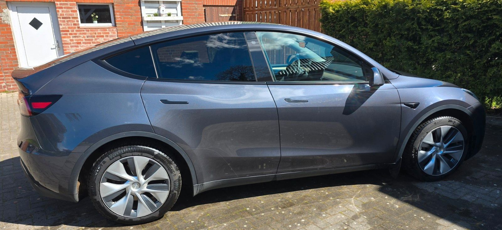 Tesla Model Y Hinterradantrieb RWD Midnight Silver  foto 3