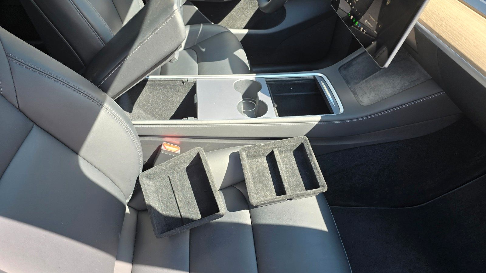 Tesla Model Y Hinterradantrieb RWD Midnight Silver  foto 5