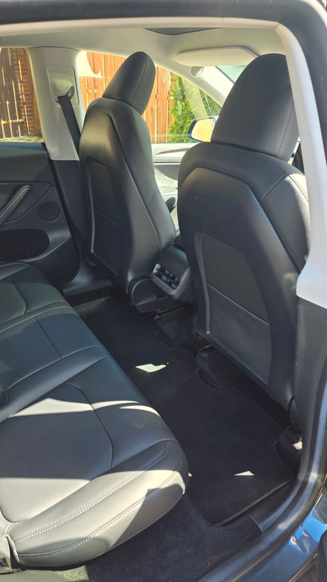 Tesla Model Y Hinterradantrieb RWD Midnight Silver  foto 7