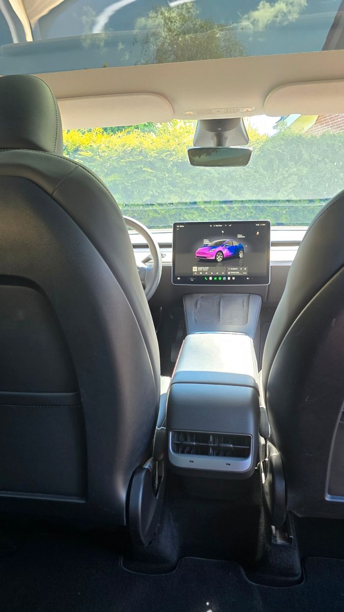 Tesla Model Y Hinterradantrieb RWD Midnight Silver  foto 9