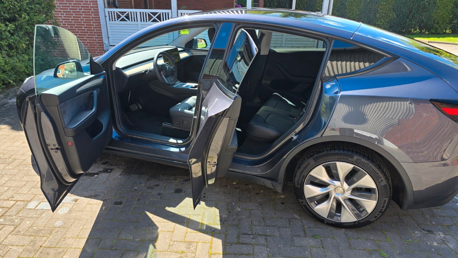 Tesla Model Y Hinterradantrieb RWD Midnight Silver  foto 10