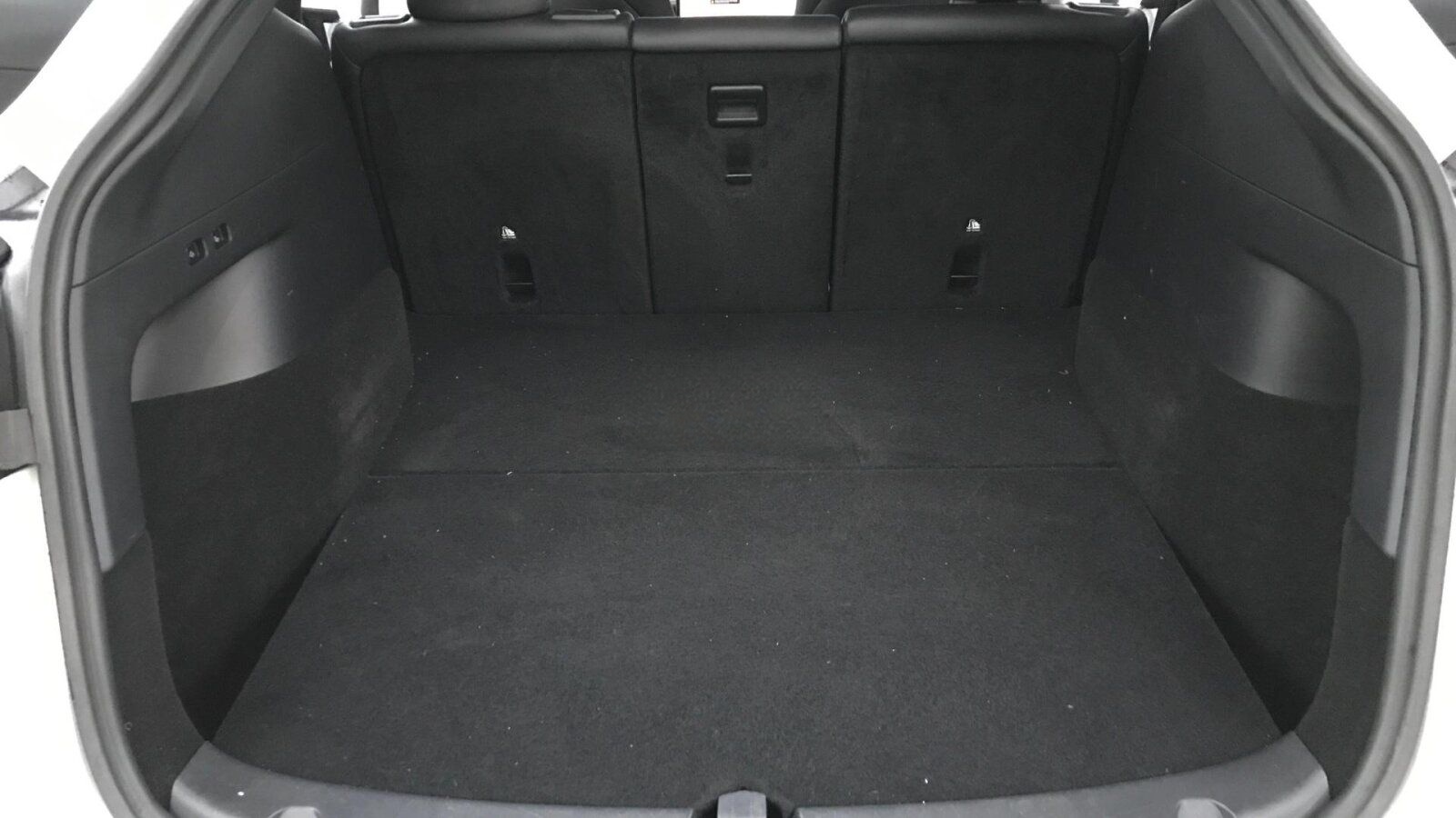 Tesla Model Y Long Range Dual Motor A.pilot Pr. Int. foto 9