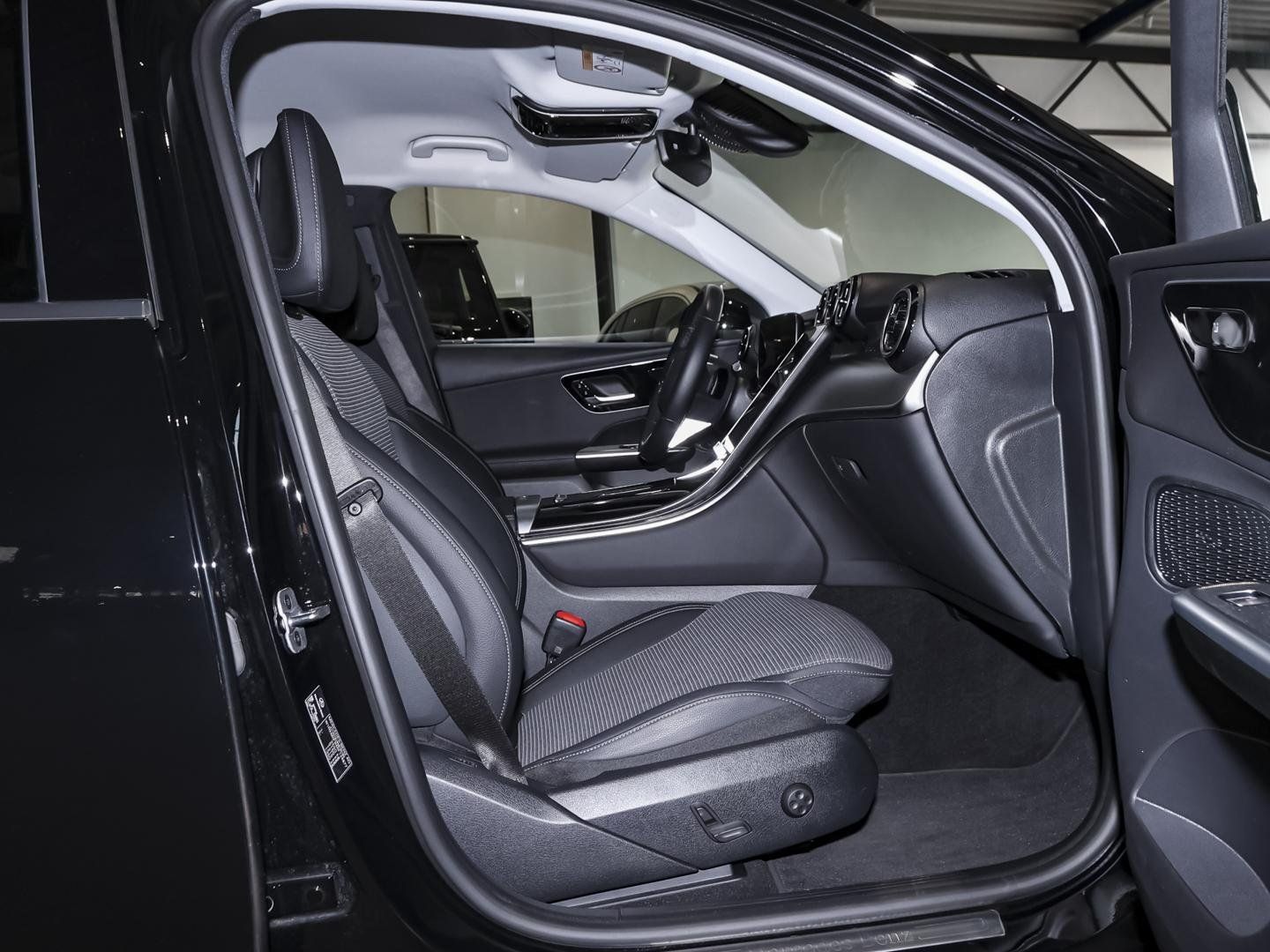 Mercedes-Benz GLC 220 d 4M Avantgarde Ambiente Keyless CarPlay foto 4