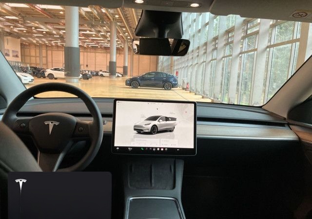 Tesla Model Y Long Range AWD foto 14