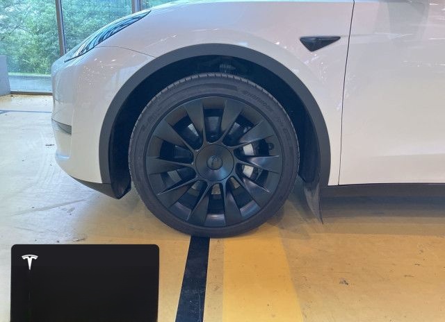 Tesla Model Y Long Range AWD foto 7