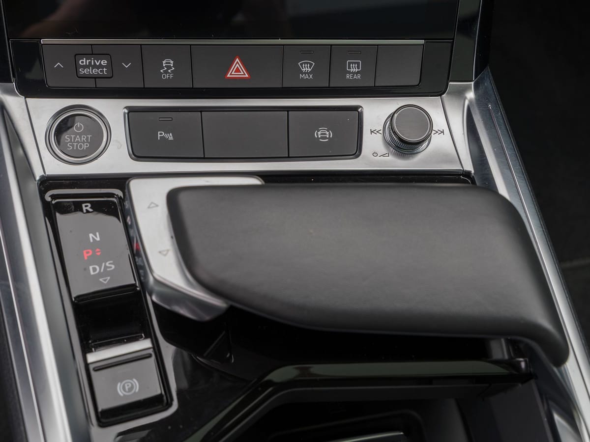 Audi e-tron 55 quattro advanced PANORAMA LUFTFEDERUNG foto 8