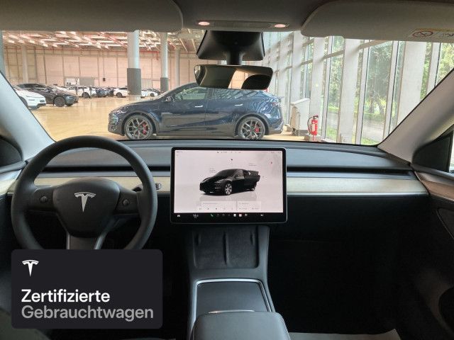 Tesla Model Y Rear-Wheel Drive foto 14
