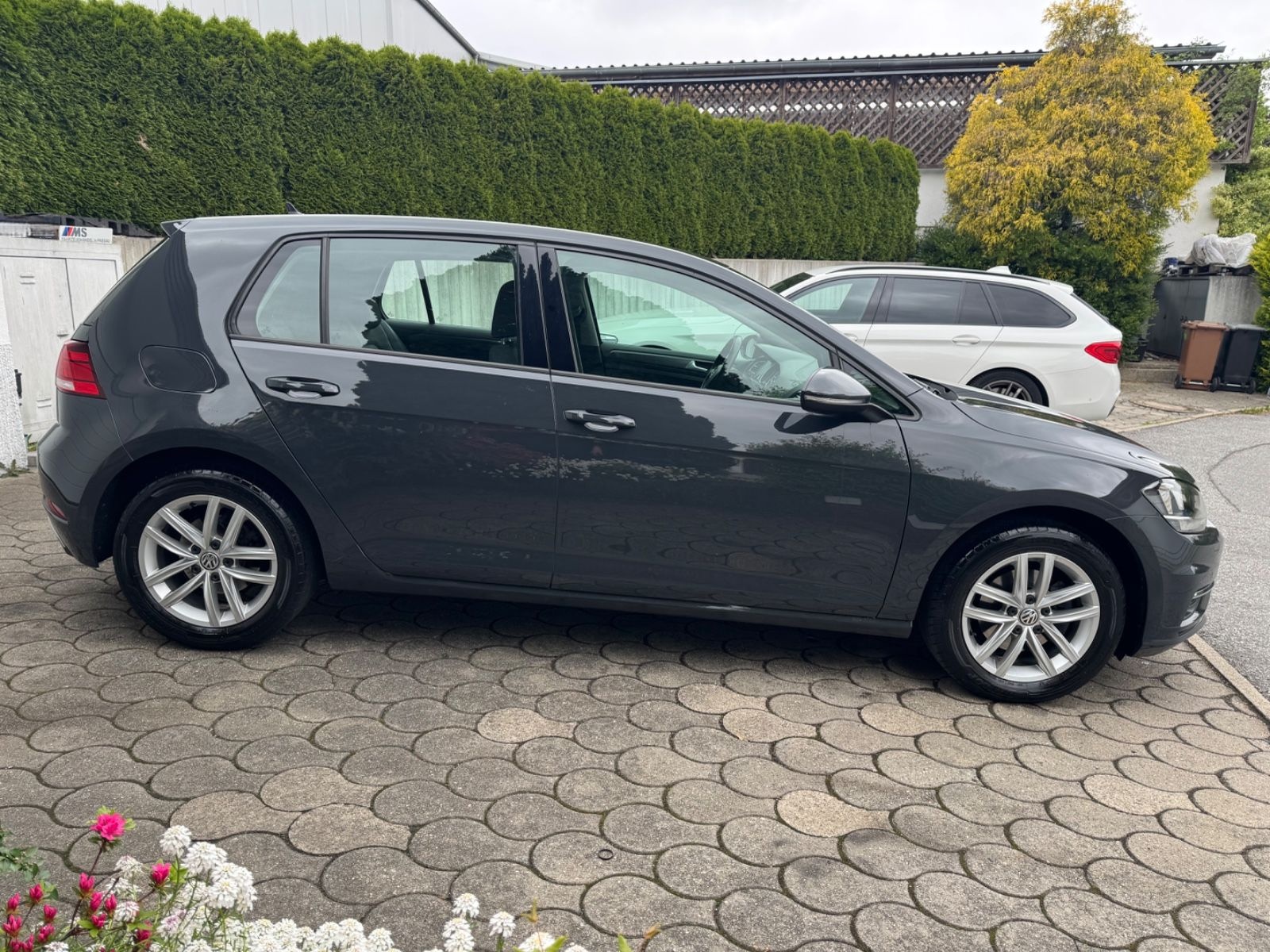 Volkswagen Golf VII Lim. 1.6 TDI *ACC*SHZ*NAVI*Massage foto 6