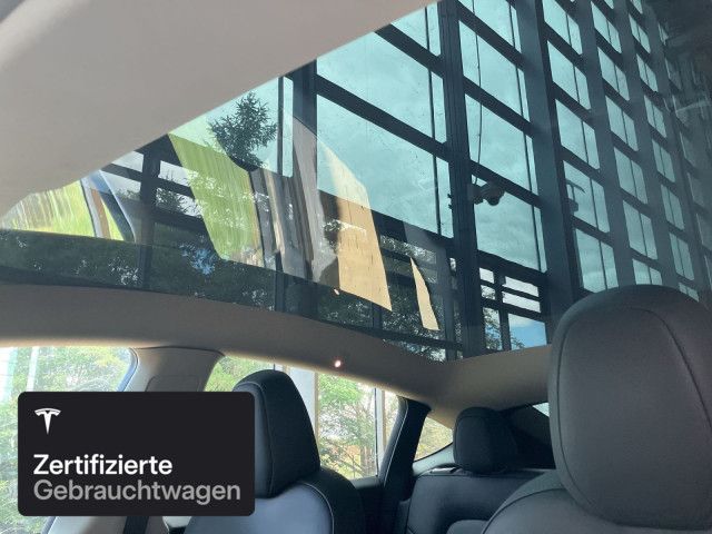 Tesla Model Y Rear-Wheel Drive foto 18