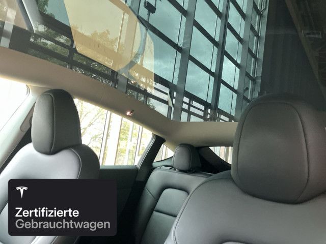 Tesla Model Y Rear-Wheel Drive foto 18