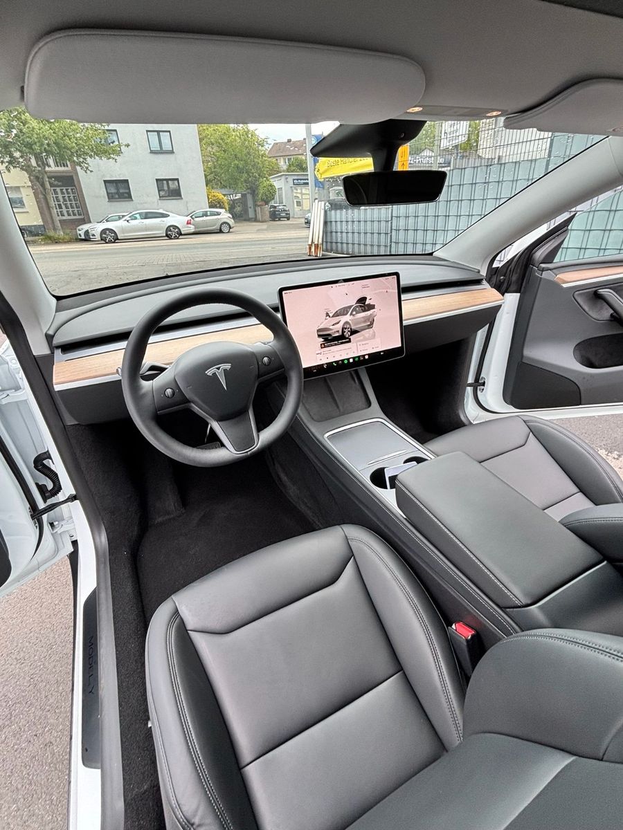 Tesla Model Y Basis RWD # 1 Hand # erst 43 tkm foto 12
